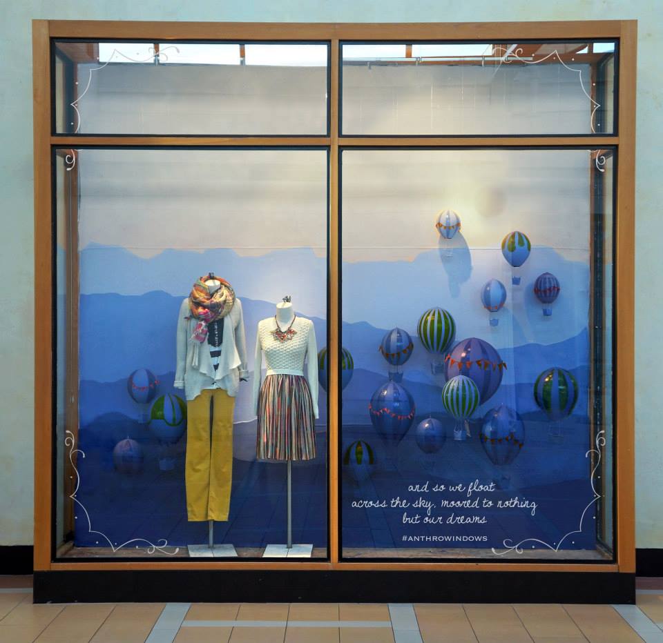 best-window-displays_anthropologie_2014_spring_hot-air-balloons_06
