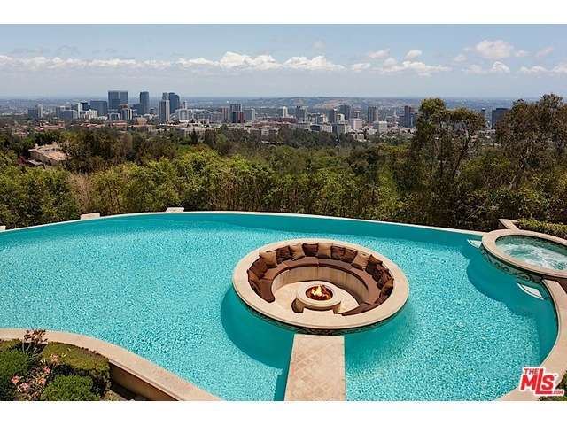 Firepit in pool