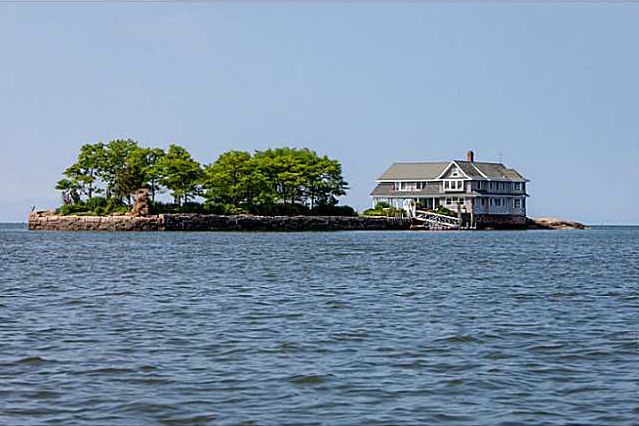 Potato Island_arrive by boat