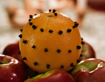 Fall Decorating Ideas: Clove Studded Oranges