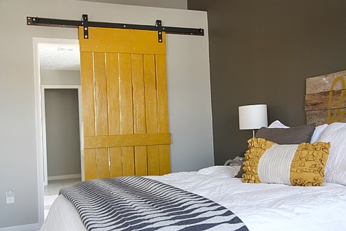 housetweaking-barn-door-1