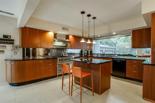 Midcentury modern kitchen in Dallas