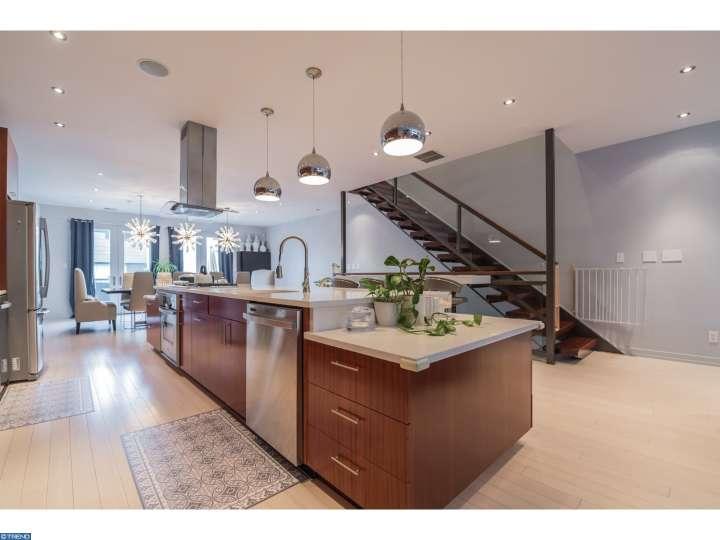 kitchen in 1009 N Orianna street